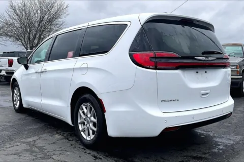 More photos of 2024 Chrysler Pacifica Touring L at Cable Dahmer of Topeka, KS