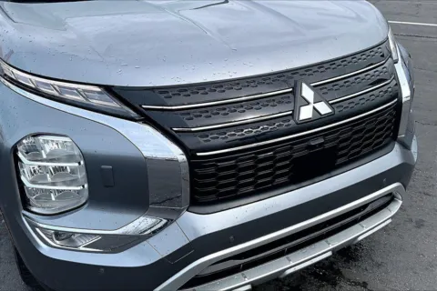 Another view of 2024 Mitsubishi Outlander SE for sale in Topeka, KS at Cable Dahmer of Topeka