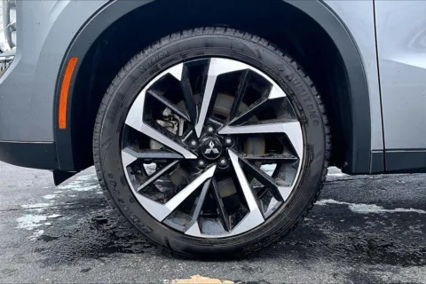 Photos of 2024 Mitsubishi Outlander SE for sale in Topeka, KS at Cable Dahmer of Topeka