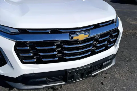 Another view of 2025 Chevrolet Equinox LT for sale in Topeka, KS at Cable Dahmer of Topeka