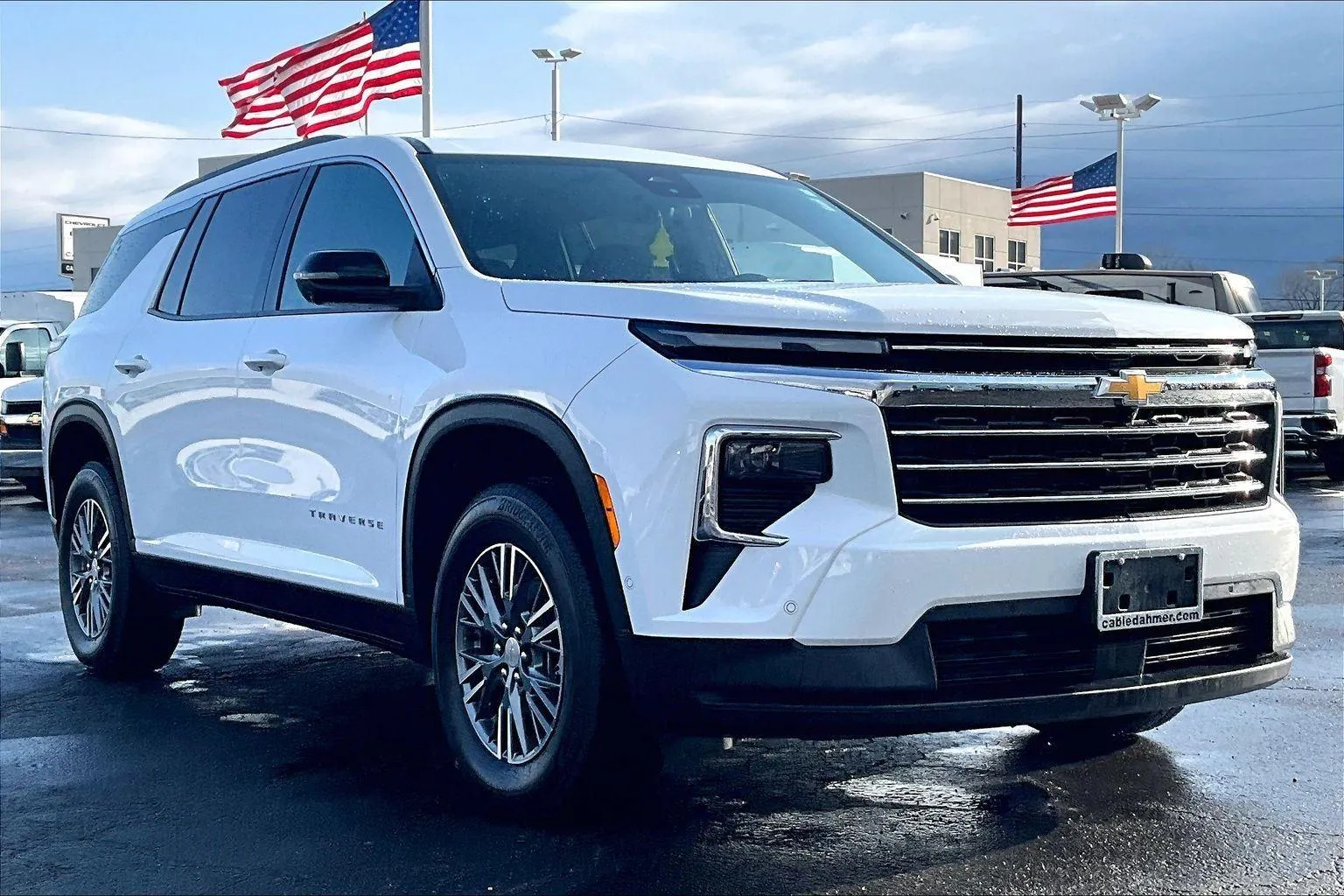White 2024 Chevrolet Traverse LT for sale in Topeka, KS