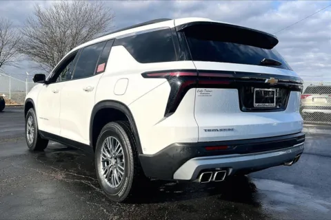 More photos of 2024 Chevrolet Traverse LT at Cable Dahmer of Topeka, KS