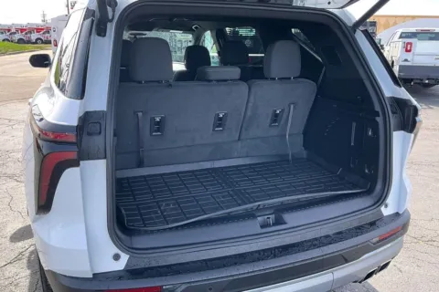 More photos of 2024 Chevrolet Traverse LT at Cable Dahmer of Topeka, KS