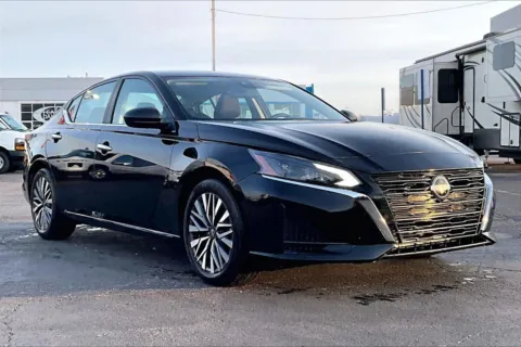 Black 2025 Nissan Altima SV for sale in Topeka, KS
