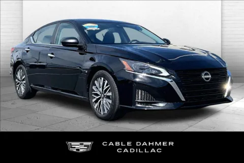 Black 2025 Nissan Altima SV for sale in Topeka, KS