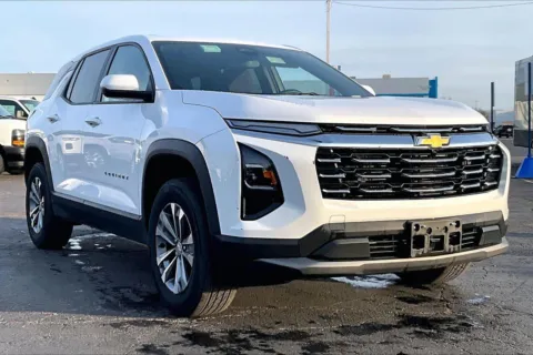 White 2025 Chevrolet Equinox LT for sale in Topeka, KS