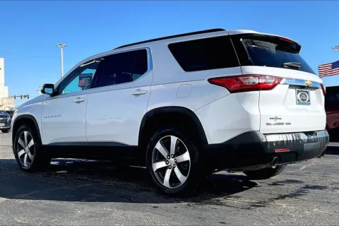 More photos of 2021 Chevrolet Traverse LT Leather at Cable Dahmer of Topeka, KS