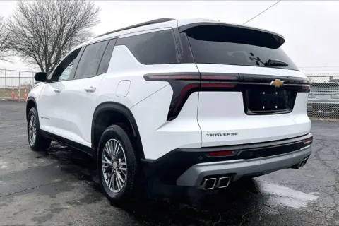 More photos of 2025 Chevrolet Traverse LT at Cable Dahmer of Topeka, KS