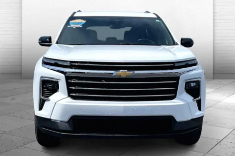 Photos of 2025 Chevrolet Traverse LT for sale in Topeka, KS at Cable Dahmer of Topeka