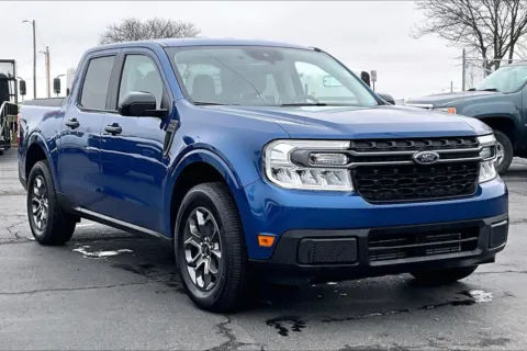 Blue 2024 Ford Maverick XLT for sale in Topeka, KS