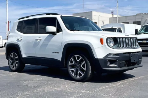 White 2018 Jeep Renegade Latitude for sale in Topeka, KS