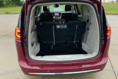 More photos of 2021 Chrysler Pacifica Touring at Cable Dahmer of Topeka, KS
