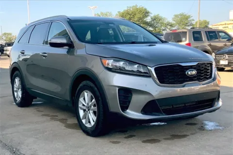 Silver 2019 Kia Sorento LX for sale in Topeka, KS