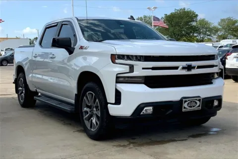 White 2019 Chevrolet Silverado 1500 RST for sale in Topeka, KS