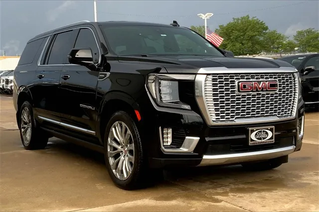 Black 2021 GMC Yukon XL Denali for sale in Topeka, KS