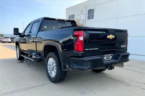 More photos of 2022 Chevrolet Silverado 2500HD High Country at Cable Dahmer of Topeka, KS