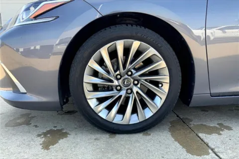 Photos of 2019 Lexus ES 350 Luxury for sale in Topeka, KS at Cable Dahmer of Topeka
