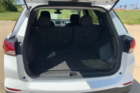 More photos of 2023 Chevrolet Equinox LS at Cable Dahmer of Topeka, KS