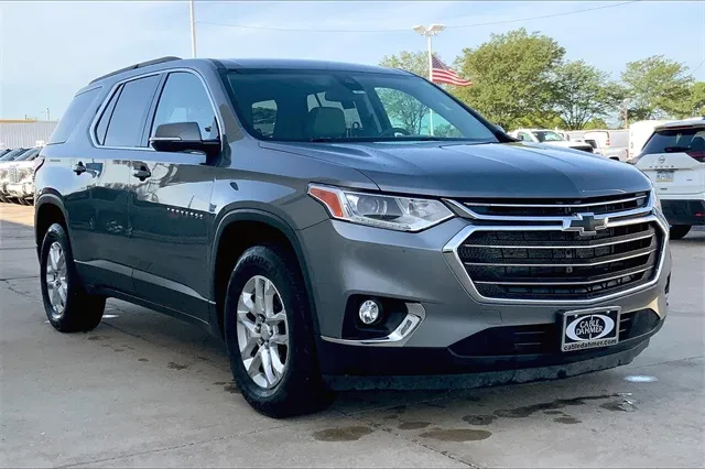 Gray 2020 Chevrolet Traverse LT for sale in Topeka, KS