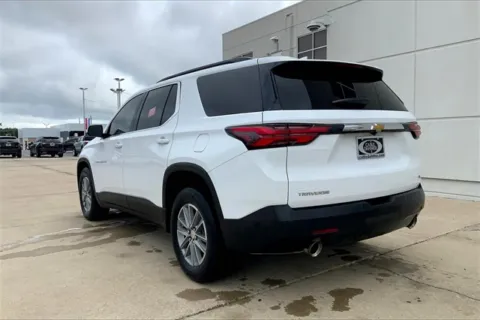 More photos of 2023 Chevrolet Traverse LT Leather at Cable Dahmer of Topeka, KS