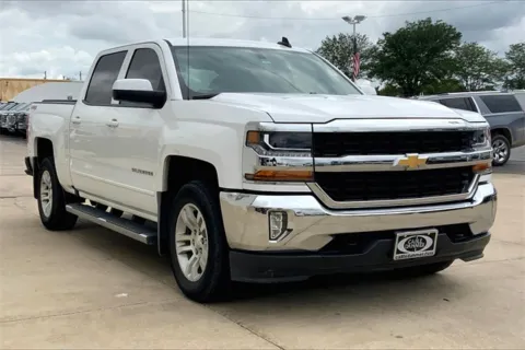 White 2018 Chevrolet Silverado 1500 LT for sale in Topeka, KS