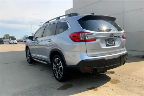 More photos of 2023 Subaru Ascent Limited at Cable Dahmer of Topeka, KS