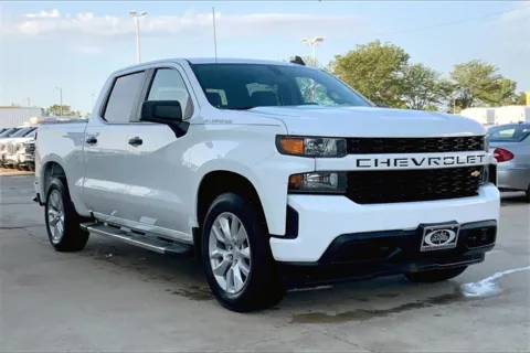 White 2019 Chevrolet Silverado 1500 Custom for sale in Topeka, KS