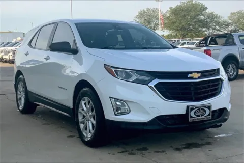 White 2020 Chevrolet Equinox LS for sale in Topeka, KS