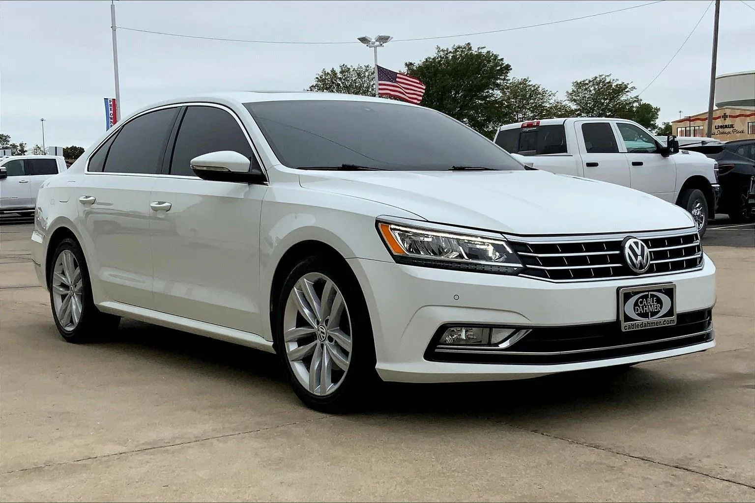 White 2018 Volkswagen Passat 2.0T SE w/Technology for sale in Topeka, KS