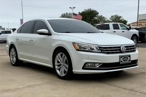 White 2018 Volkswagen Passat 2.0T SE w/Technology for sale in Topeka, KS