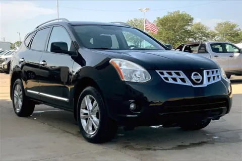 Black 2013 Nissan Rogue SV for sale in Topeka, KS