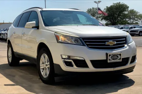 White 2014 Chevrolet Traverse LT for sale in Topeka, KS