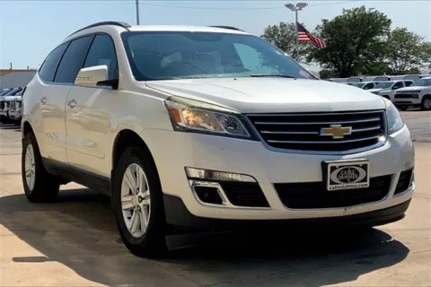 White 2014 Chevrolet Traverse 2LT for sale in Topeka, KS