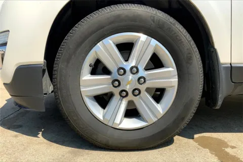 Photos of 2014 Chevrolet Traverse 2LT for sale in Topeka, KS at Cable Dahmer of Topeka