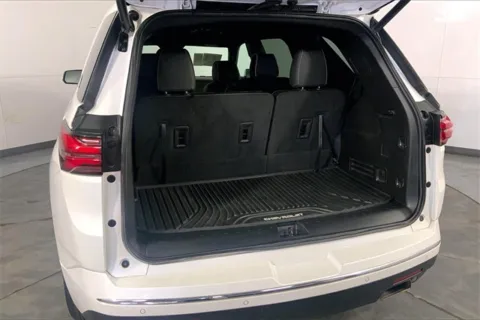 More photos of 2023 Chevrolet Traverse Premier at Cable Dahmer of Topeka, KS