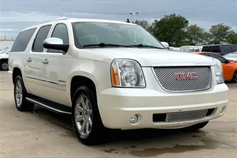 White 2011 GMC Yukon XL Denali for sale in Topeka, KS