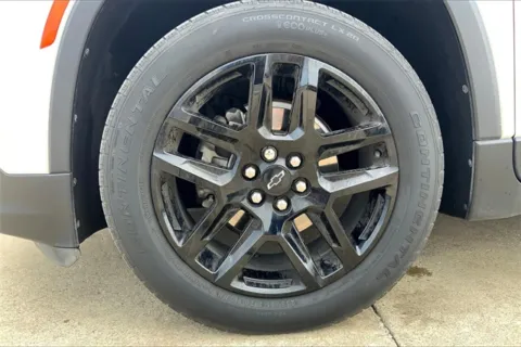 Photos of 2023 Chevrolet Traverse LT for sale in Topeka, KS at Cable Dahmer of Topeka