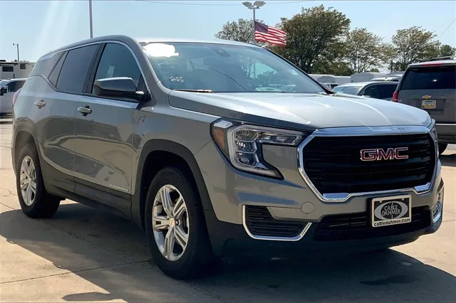 Gray 2024 GMC Terrain SLE for sale in Topeka, KS