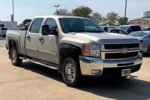 Silver 2007 Chevrolet Silverado 2500 HD LT W/1LT for sale in Topeka, KS