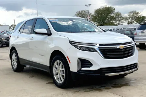 White 2024 Chevrolet Equinox LT for sale in Topeka, KS