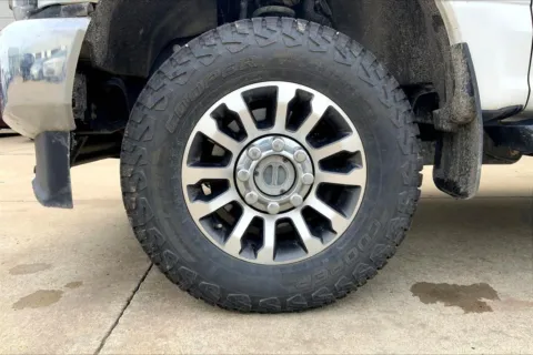 Photos of 2020 Ford Super Duty F-250 SRW LARIAT for sale in Topeka, KS at Cable Dahmer of Topeka
