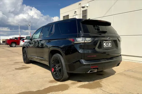 More photos of 2021 Chevrolet Traverse Premier at Cable Dahmer of Topeka, KS