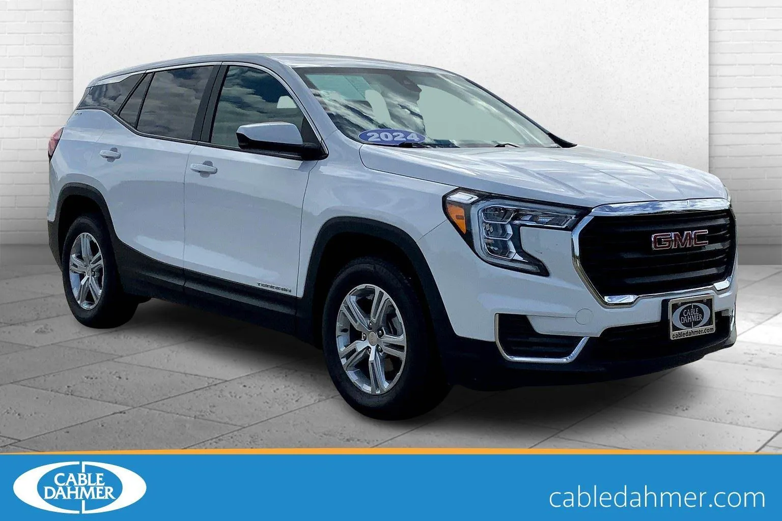 White 2024 GMC Terrain SLE for sale in Topeka, KS