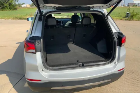 More photos of 2022 Chevrolet Equinox Premier at Cable Dahmer of Topeka, KS