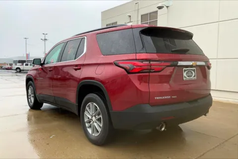 More photos of 2023 Chevrolet Traverse LT Cloth at Cable Dahmer of Topeka, KS