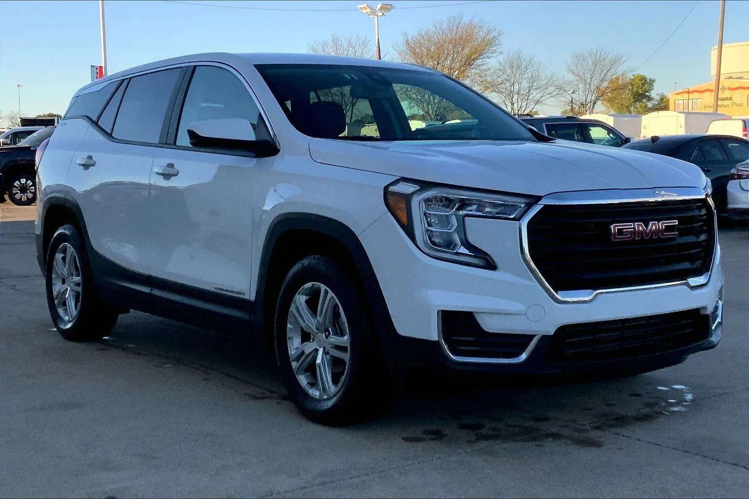 White 2024 GMC Terrain SLE for sale in Topeka, KS