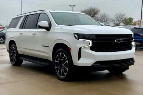 White 2024 Chevrolet Suburban RST for sale in Topeka, KS