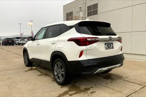 More photos of 2021 Kia Seltos LX at Cable Dahmer of Topeka, KS