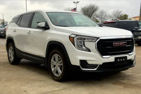 White 2024 GMC Terrain SLE for sale in Topeka, KS