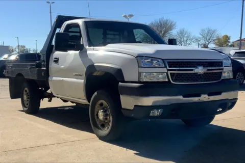 White 2005 Chevrolet Silverado 2500 HD Work Truck for sale in Topeka, KS